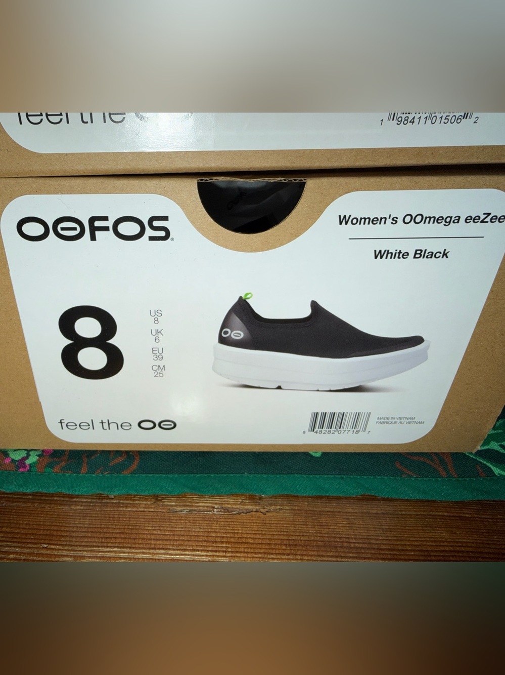 OOFOS OOmega eeZee Recovery Shoes White Black Size 8 Platform Slip On NWB